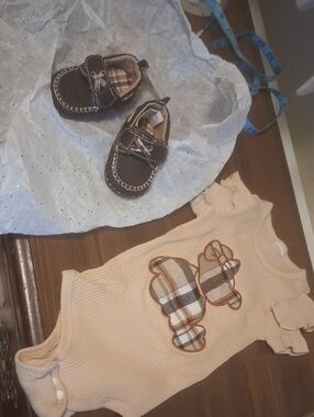 Rising Star Baby Shoes Bodysuit with Plaid Bear Applique